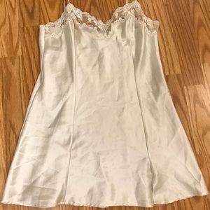 VICTORIA’S SECRET Bridal Satin Slip, size XS